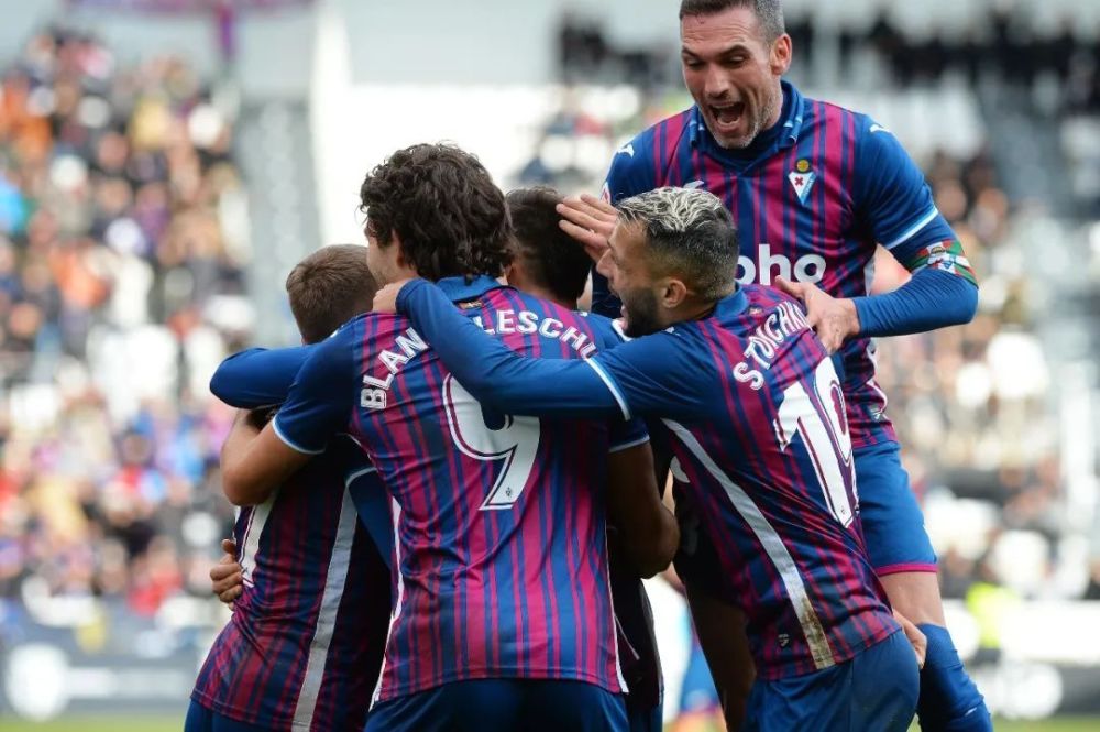 的赛场上突 的赛场上突